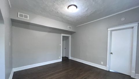 2707 E 78th Street