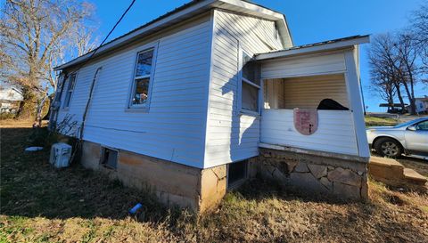 905 East Washing Street