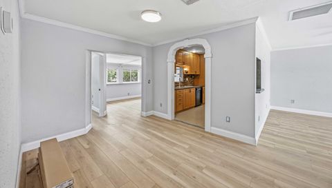 2419 Roxbury Cir