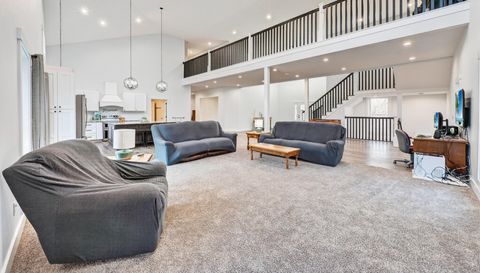 2252 Applegrove St NE