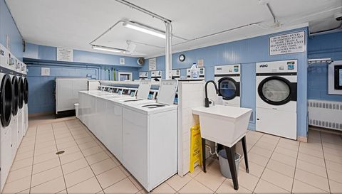 5855 N SHERIDAN Road