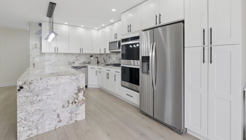 2198 N Oakbrook Circle