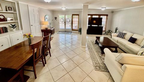 5911 N Shenandoah Rd