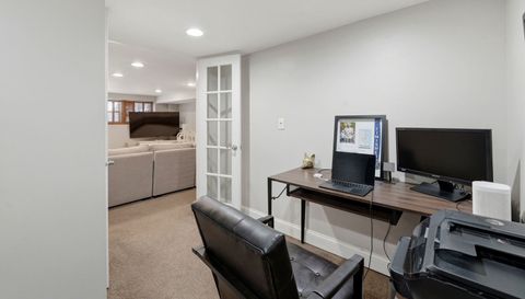 2142 N RACINE Avenue