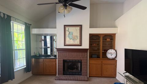 1086 Woodbriar Dr