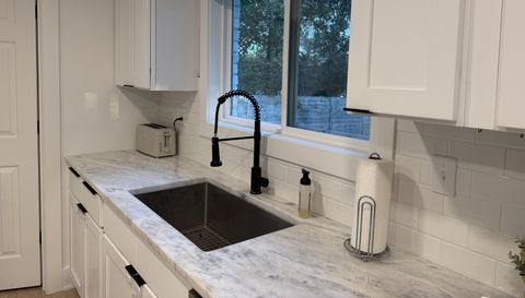 324 Leah Miller Dr NW