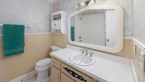 2301 NE 32nd Pl