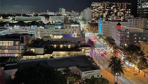 1800 Collins Ave
