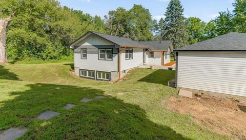 2454 221st Avenue NE