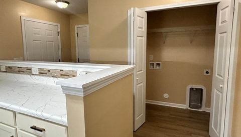 312 Robyns Glen Cir