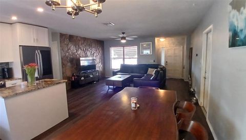 2209 JACARANDA COURT