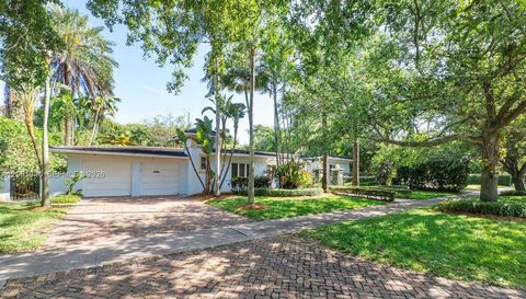 1037 Alfonso Ave