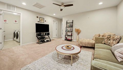 208 Princess Pl