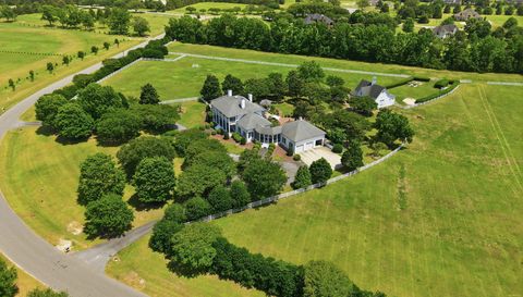 579 Lexington Dr