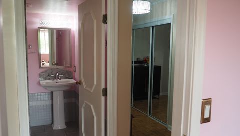 880 Rue De La Paix