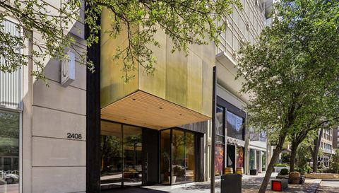 2408 Victory Park Ln