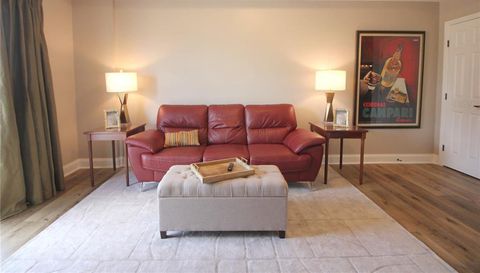 215 W COLLEGE AVENUE