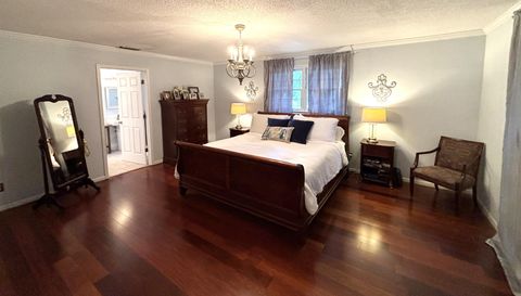 5911 N Shenandoah Rd