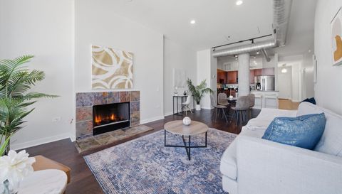 720 N LARRABEE Street