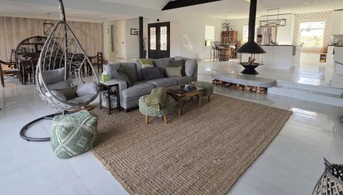 10631 Rolling Hills Dr