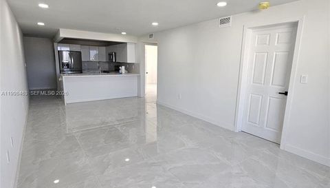 7125 Bay Dr