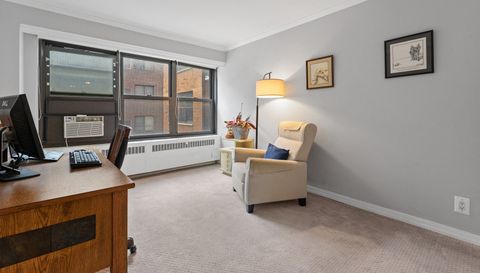 6118 N Sheridan Road