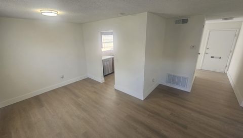 372 Imperial Dr