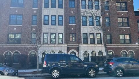 1824 N Lincoln Park West