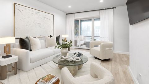 2923 N Southport Avenue