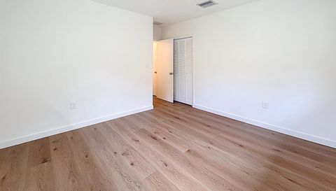 323 Velarde Ave