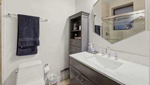 2142 N RACINE Avenue