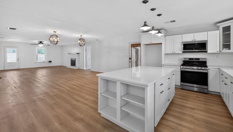 7228 Emerald Dr