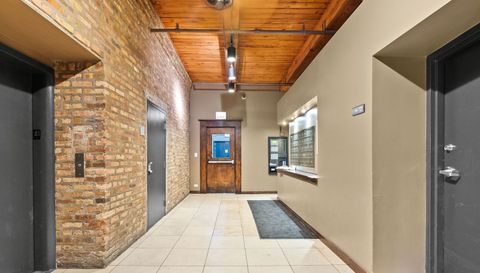 913 W Van Buren Street