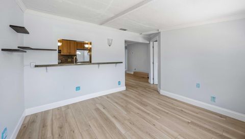 2419 Roxbury Cir