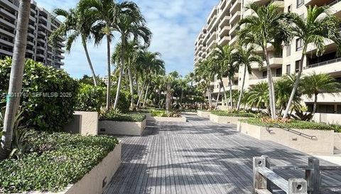 251 Crandon Blvd