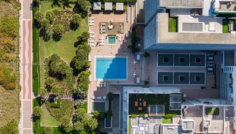 3737 Collins Ave
