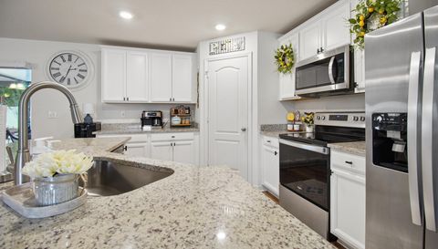 17 Ruth Dr