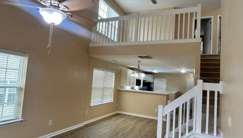 312 Robyns Glen Cir