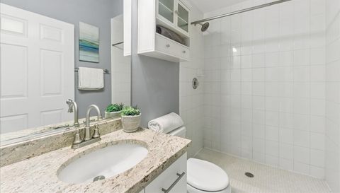 1617 N Oakley Avenue