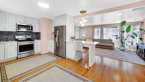 327 N Pershing Avenue