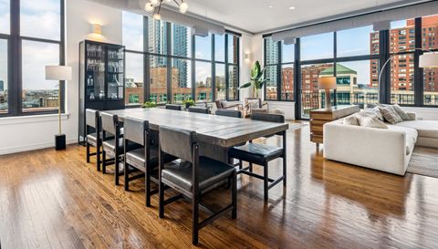 333 W Hubbard Street