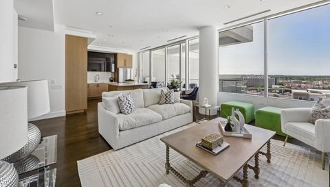 2408 Victory Park Ln