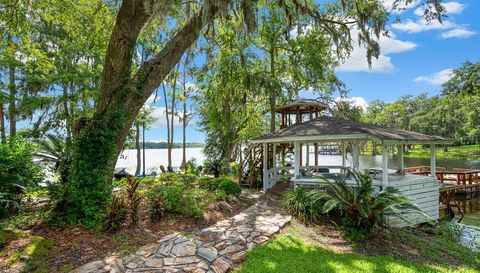 996 NW SCENIC LAKE DRIVE