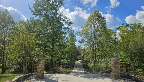 1625 River Bluffs Dr