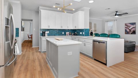 807 Clarence Bohls LN