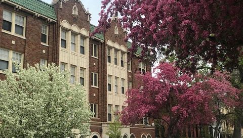 1824 N Lincoln Park West