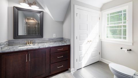 698 Maple Springs Ln