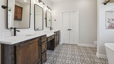 5812 W Sky Hawk Trail