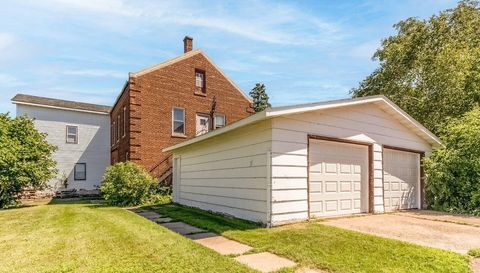 220 Lakeshore Drive E