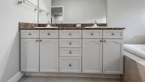 254 Valencia Cir